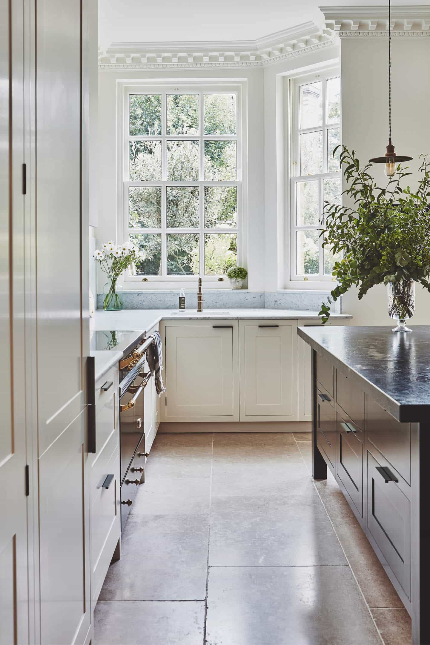 Elegant London Kitchen With No Better Cupboards